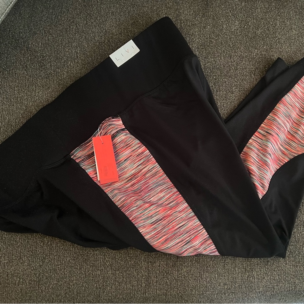 Lane Bryant LIVI active capri 22/24 NWT